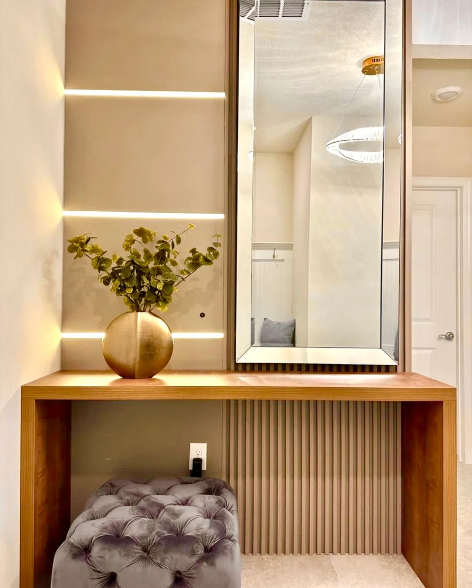 Foyer Mirror Detail